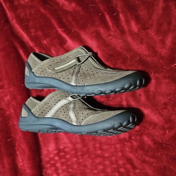 Clarks Slipon Shoes - Picture 4 of 7